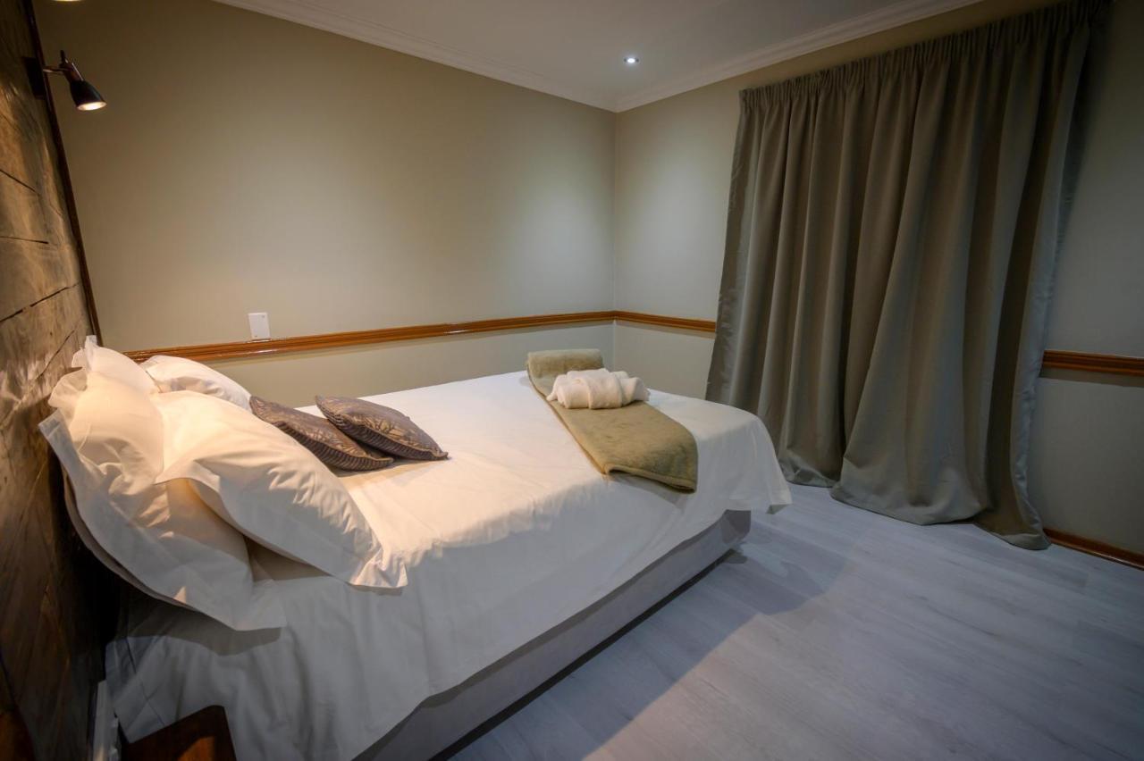 Bains Lodge Bloemfontein Esterno foto