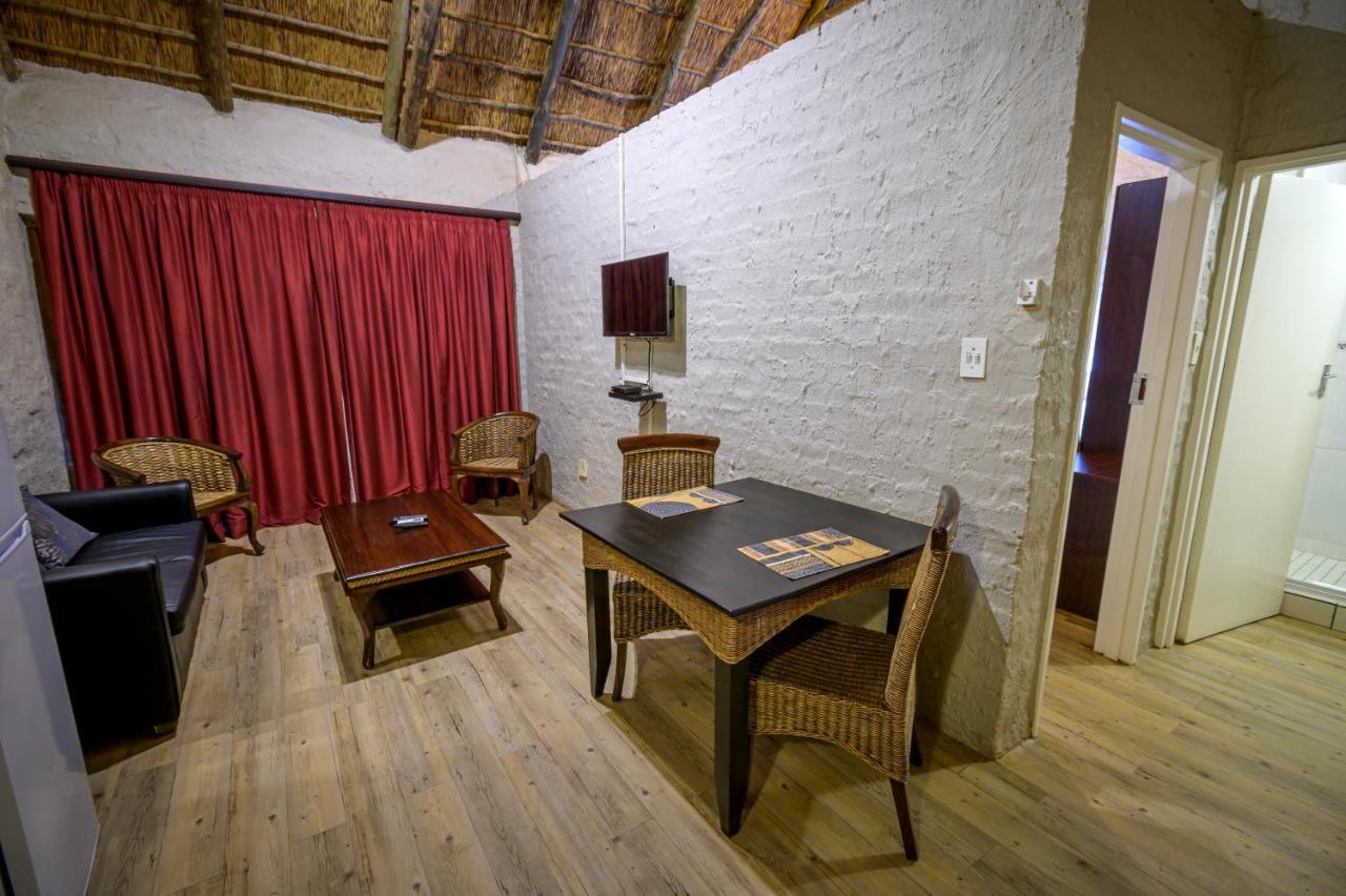 Bains Lodge Bloemfontein Esterno foto