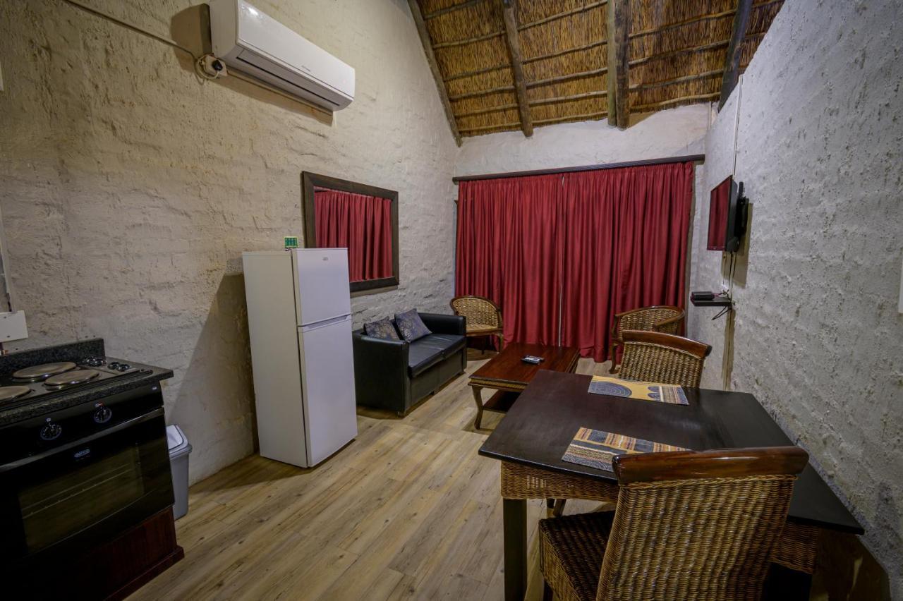 Bains Lodge Bloemfontein Esterno foto