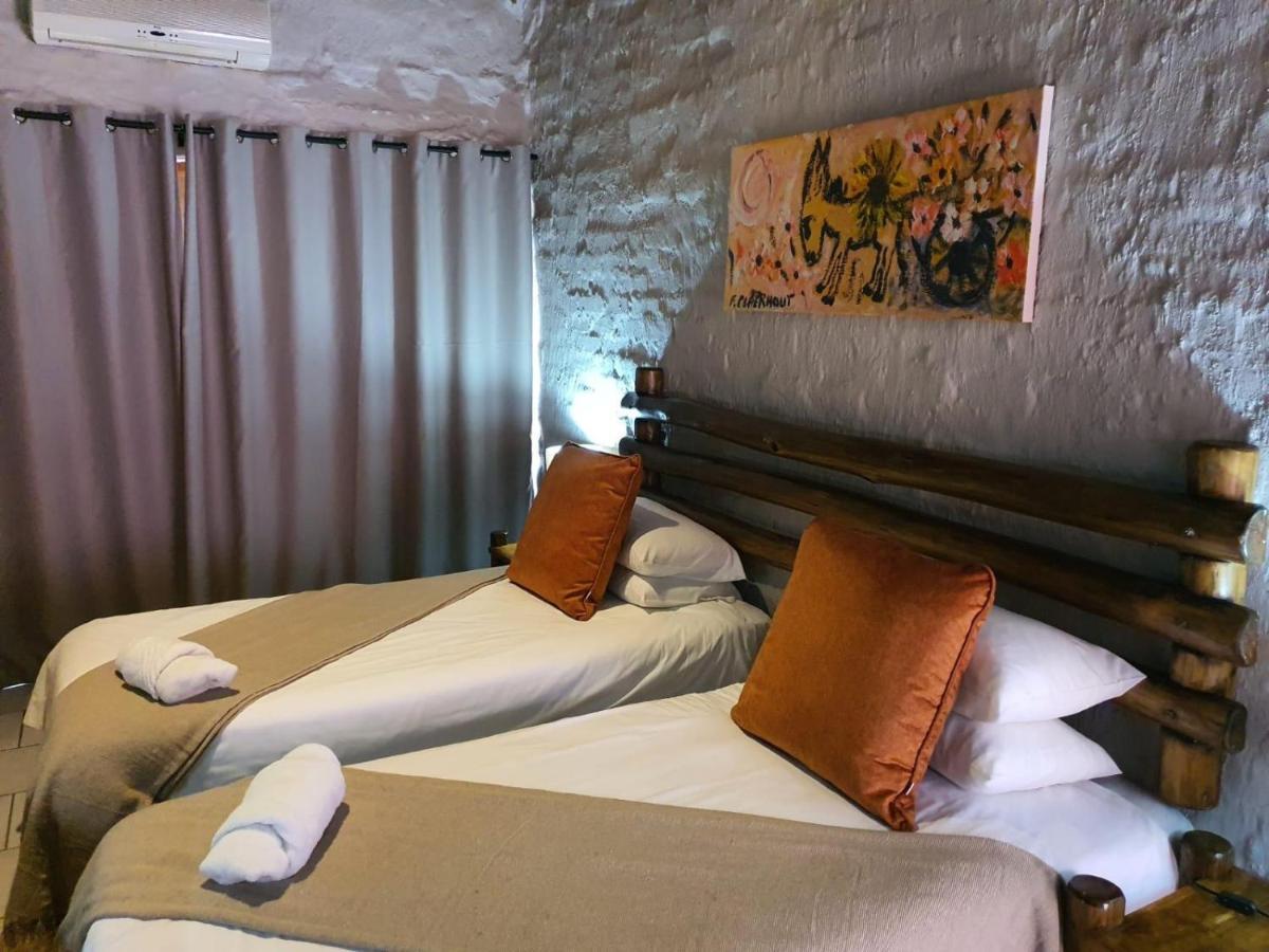 Bains Lodge Bloemfontein Esterno foto
