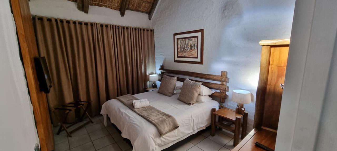 Bains Lodge Bloemfontein Esterno foto