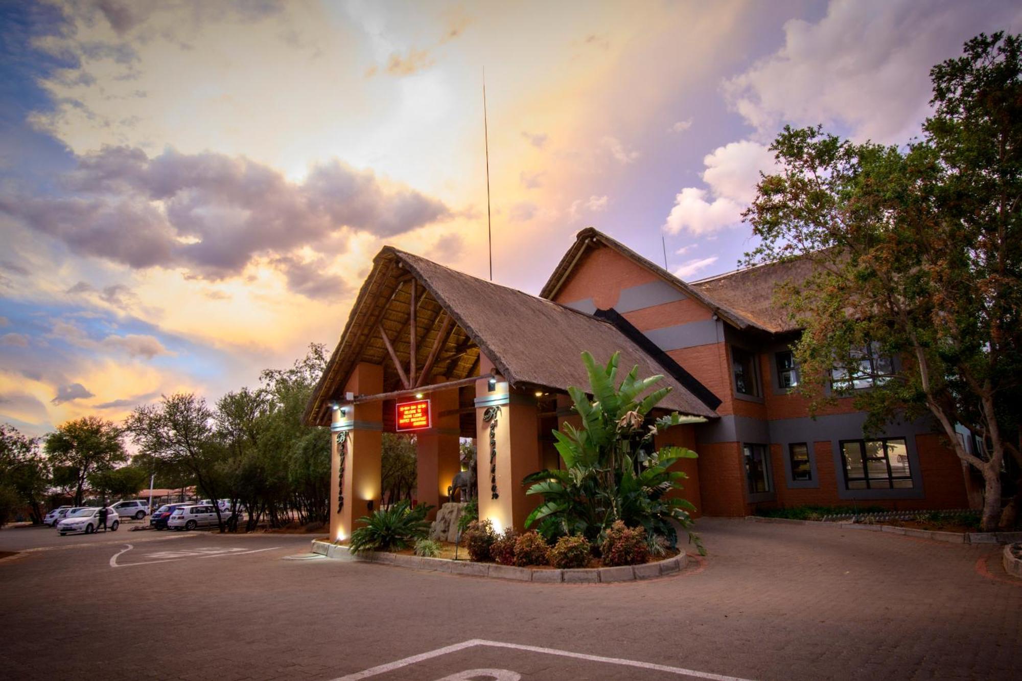 Bains Lodge Bloemfontein Esterno foto