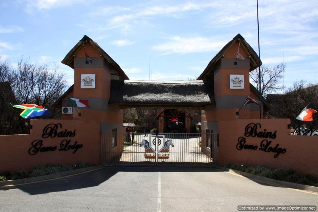 Bains Lodge Bloemfontein Esterno foto