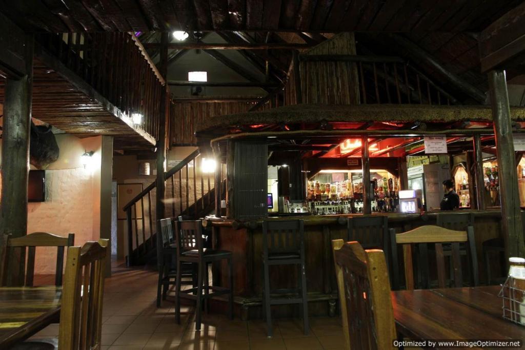 Bains Lodge Bloemfontein Esterno foto