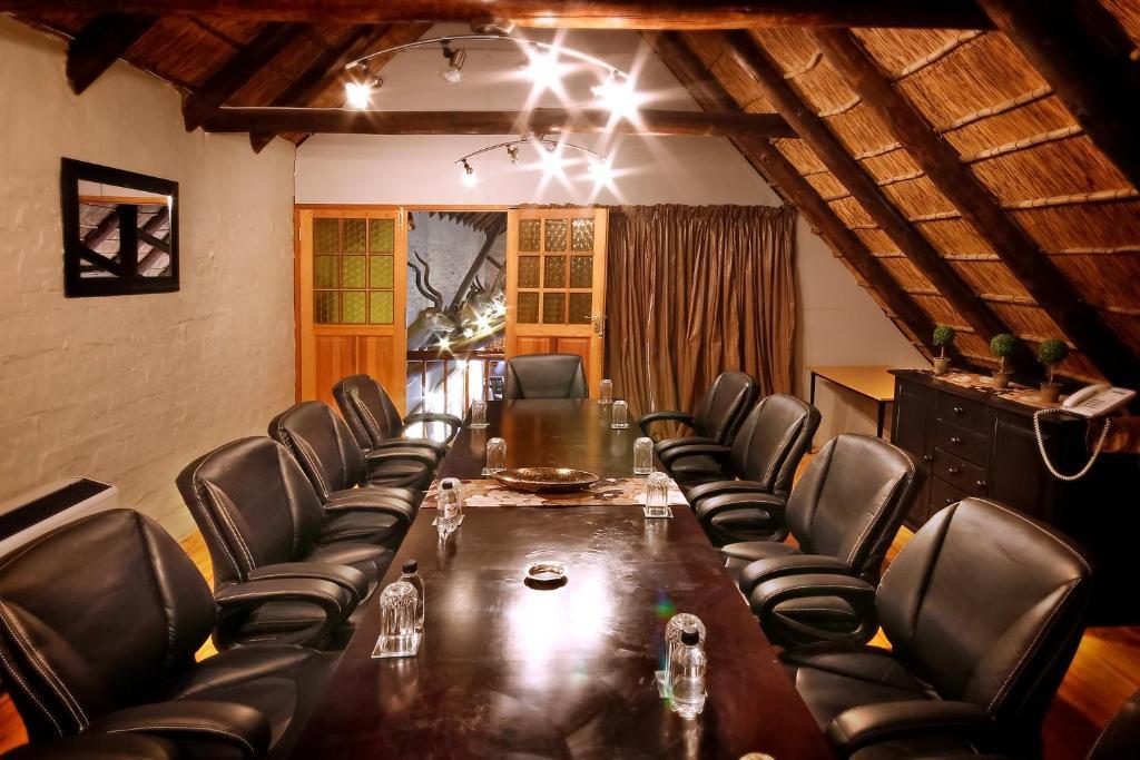 Bains Lodge Bloemfontein Esterno foto