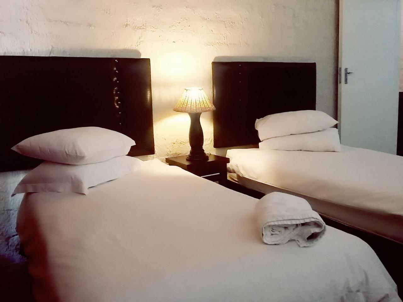 Bains Lodge Bloemfontein Esterno foto