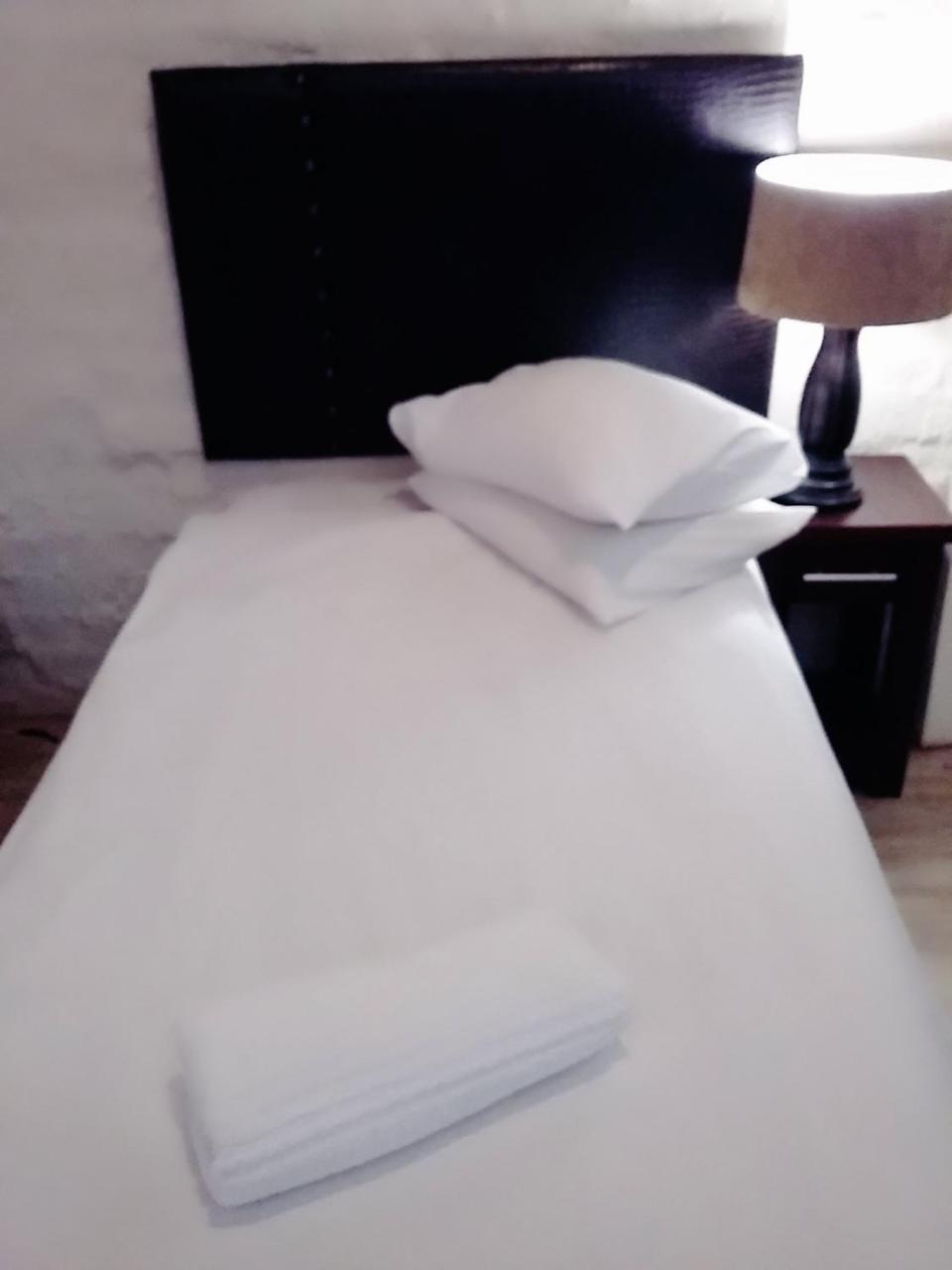 Bains Lodge Bloemfontein Esterno foto