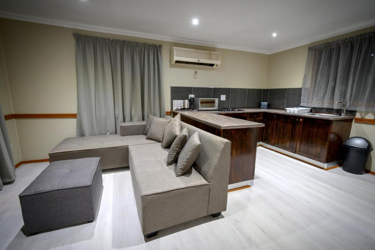 Bains Lodge Bloemfontein Esterno foto